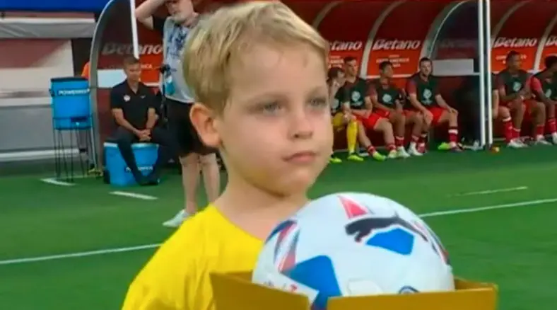 Mirko entregó la pelota en el partido de Argentina contra Canadá y revolucionó las redes